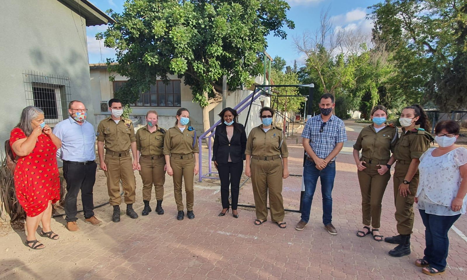 שרת העלייה והקליטה בביקור באורים