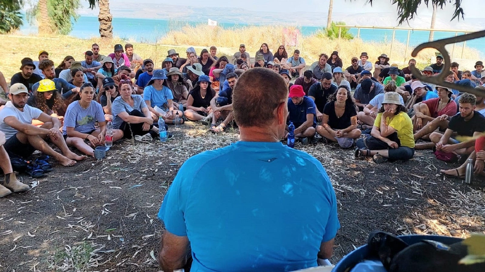 המדריכים והמדריכות בתדריך בניית רפסודה 