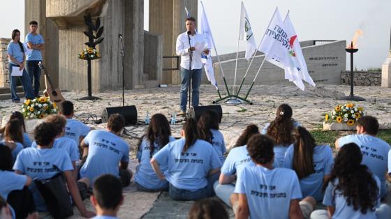 מזכ"ל התנועה ליאור שמחה באנדרטה