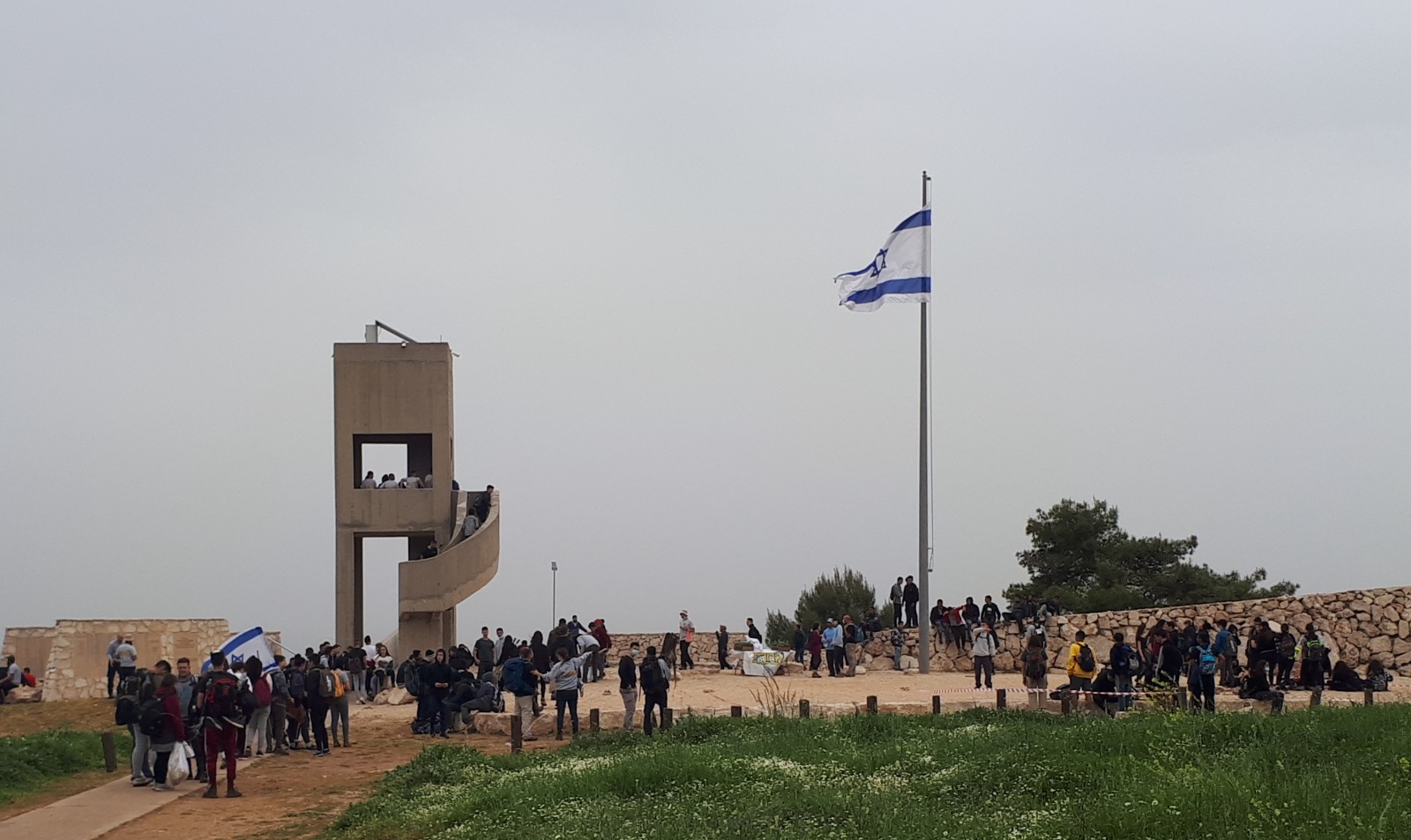 מאות חניכי תנועת "אחרי" ערכו טקס באנדרטת הקיבוצים. אירוע הזכרון השנתי של התנועה הקיבוצית יערך ב4/5