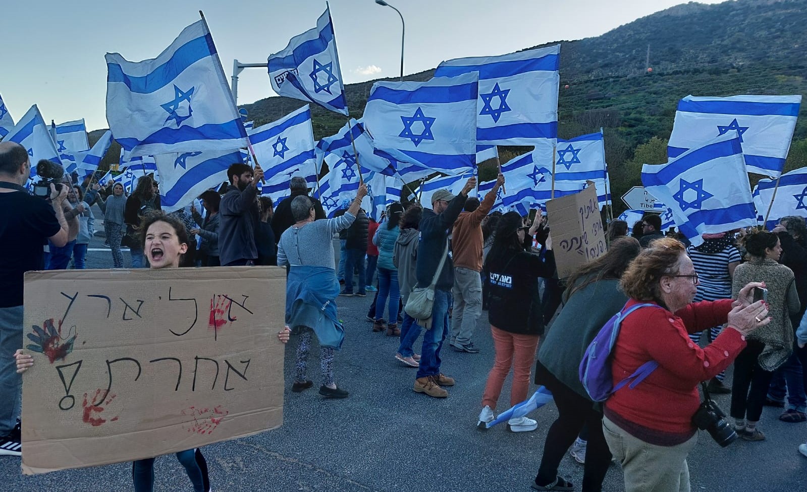 מתנגדים לדיקטטורה בצומת הגומא