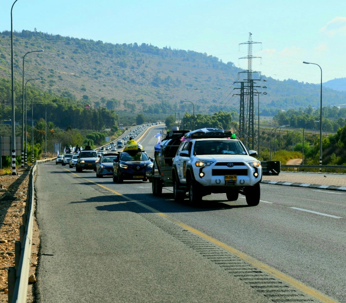 שיירת המחאה. צילום מתוך העמוד הפייסבוק "הצוללות - חקירה עכשיו"