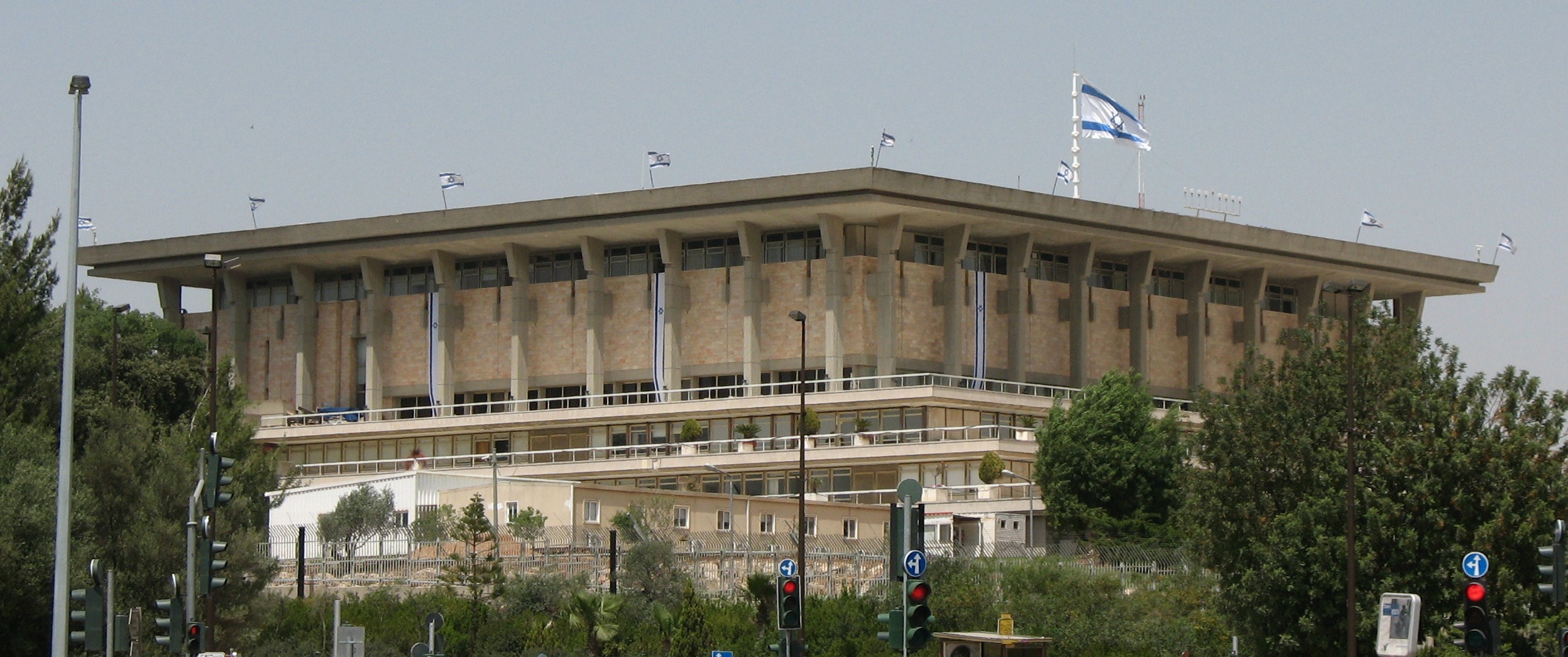 תמיכה מקיר לקיר בכנסת. צילום: Beny Shlevich מתוך ויקיפדיה