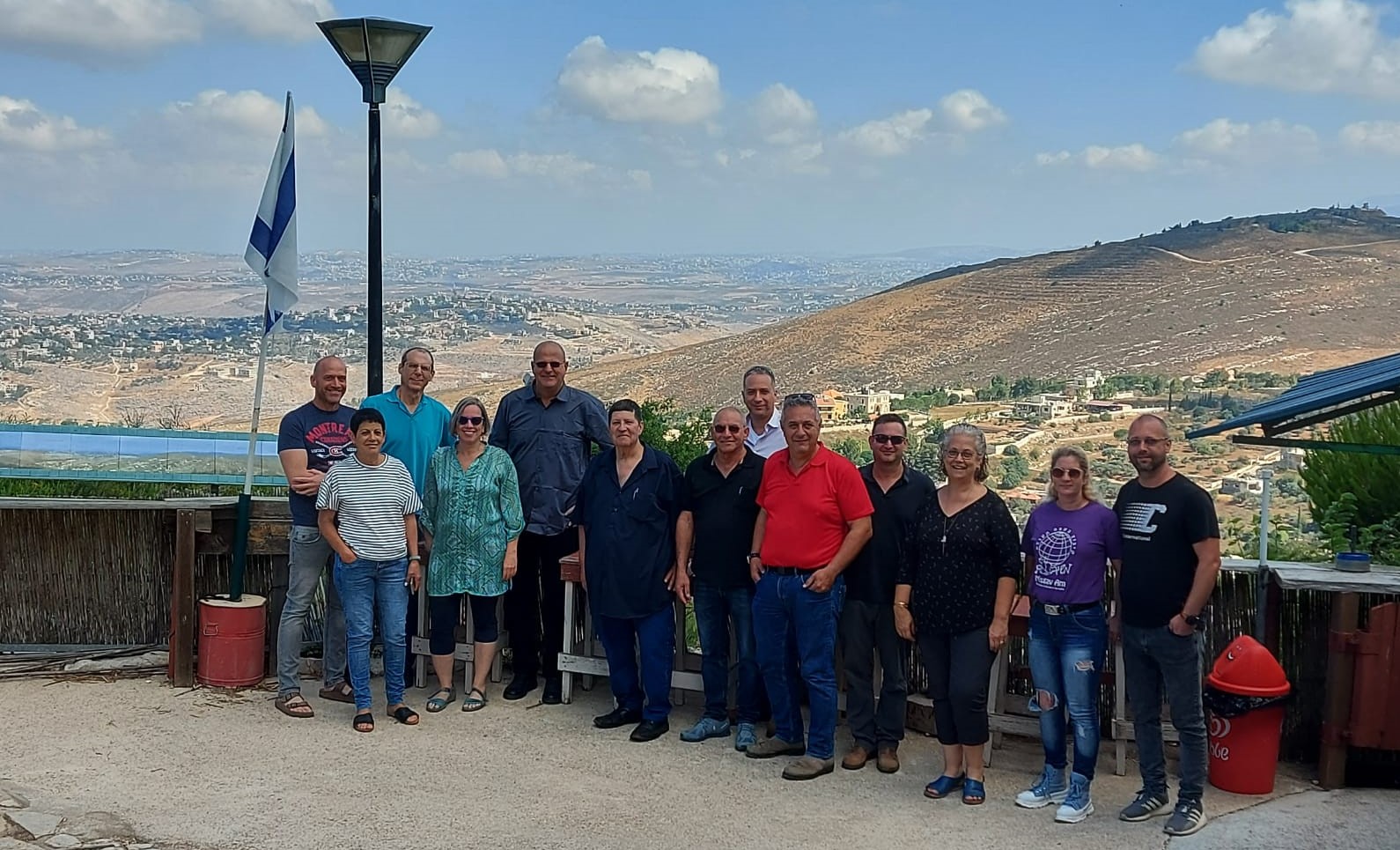 מטה התנועה הקיבוצית והנהגת משגב עם במצפור במרכז המבקרים של הקיבוץ