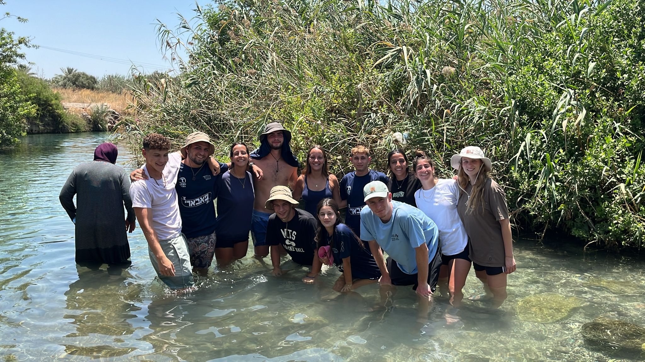 השינישינים מתרעננים בנחל הקיבוצים משנה מאתגרת בטיול סוף שנה