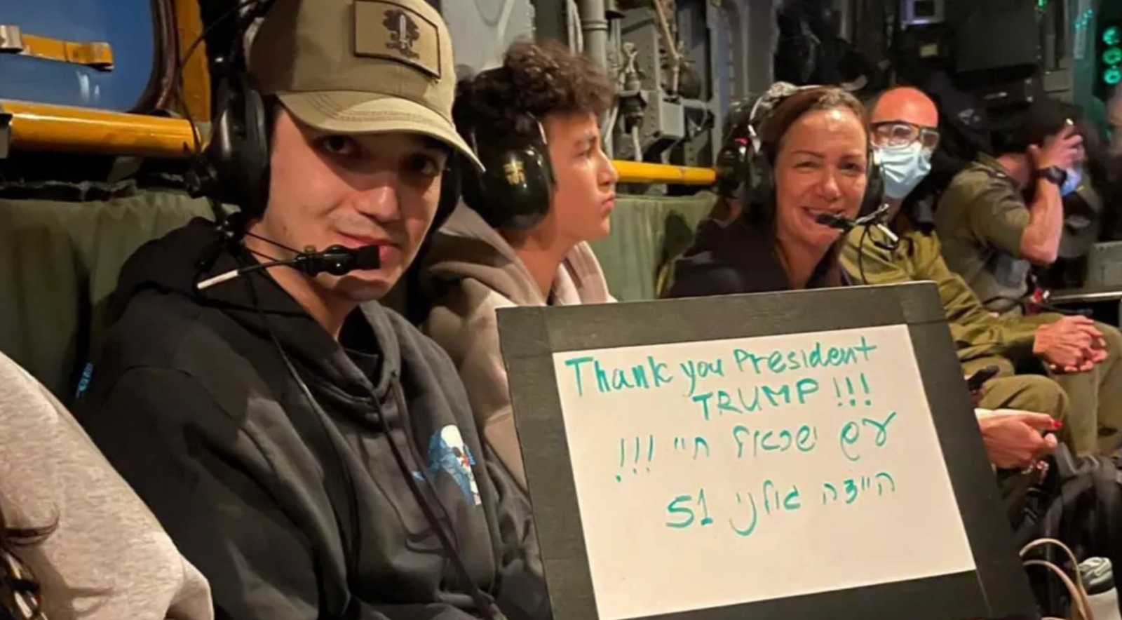 מודה לטראמפ ולגדוד 51 בגולני: עידן אלכסנדר במסוק בדרך לבית החולים. (צילום: דובר צה"ל)