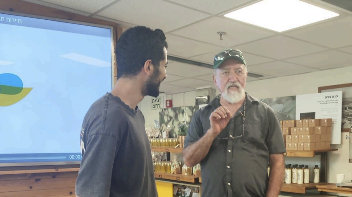 פריש, יוזם פרויקט 'בית בקיבוץ' בחצרים ובקשי, עו"ס בפרויקט ויוצא המגזר החרדי בעצמו. (צילום: קיבוץ חצרים)