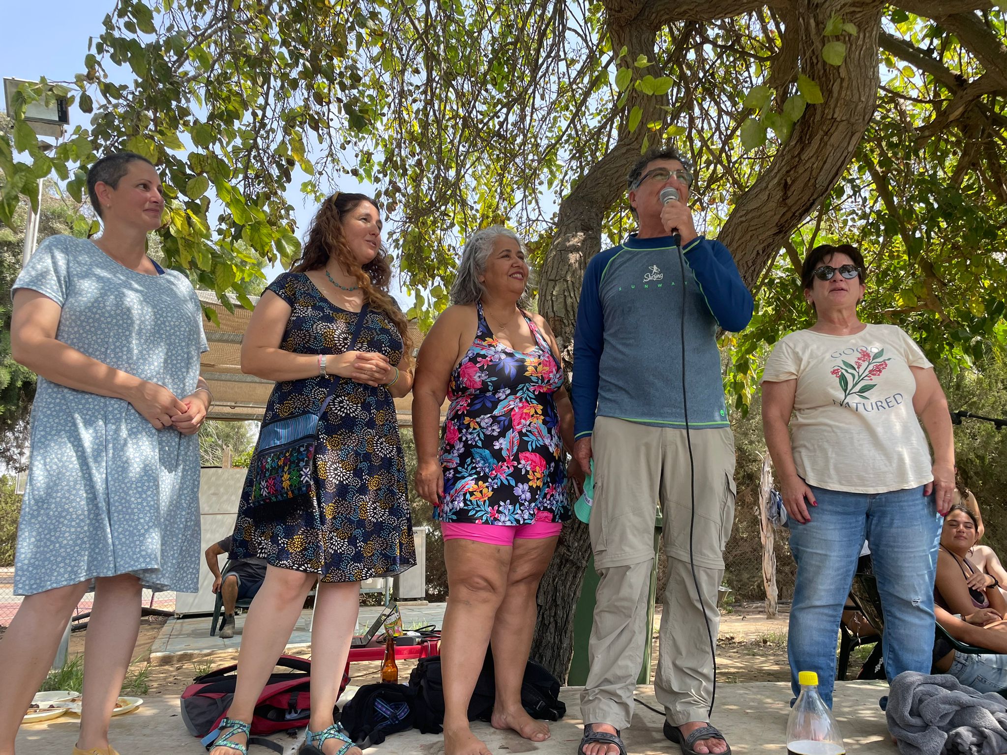 רכזי גרעיני צבר בקיבוצים עם יעל אייזנר. מימין לשמאל: יהודית - רכזת אורים, אילן - רכז ניר יצחק, יפעת - רכזת טללים ונגה - רכזת חצור.