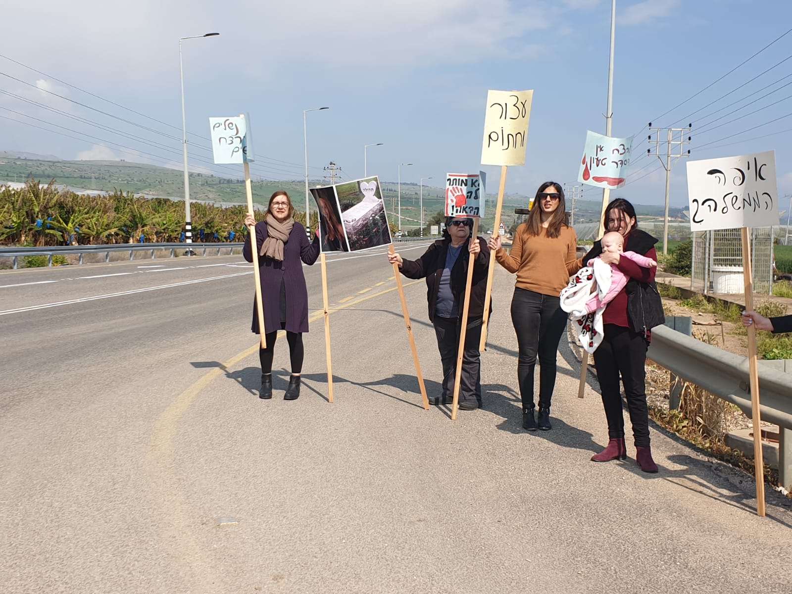 מחאה כנגד הסכם הטיעון המתגבש עם רוצחה של תהילה נגר ז"ל כניסה לקיבוץ גינוסר 18.2.19