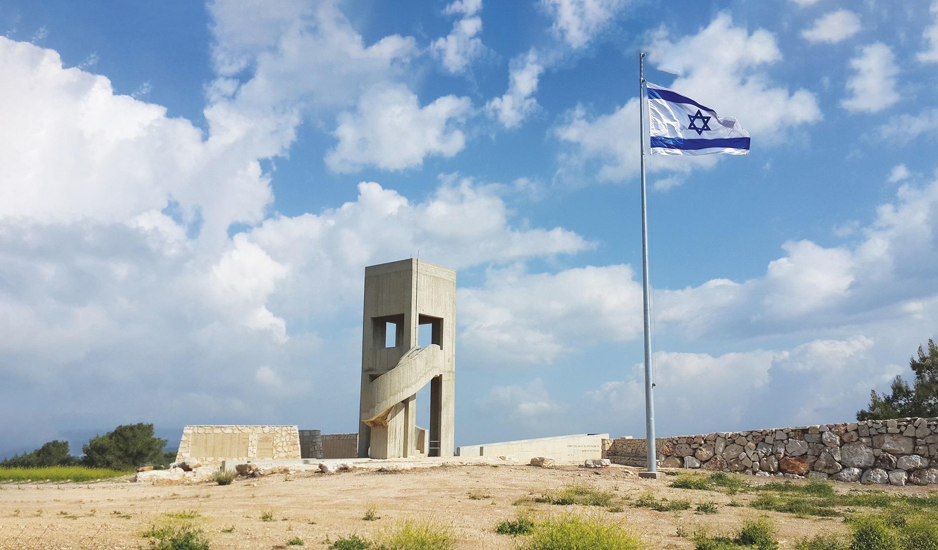 אנדרטת הקיבוצים במשמר העמק. הייבנה קיר חמישי עם שמות 350 חללים (צילום: דוברות התנועה הקיבוצית)