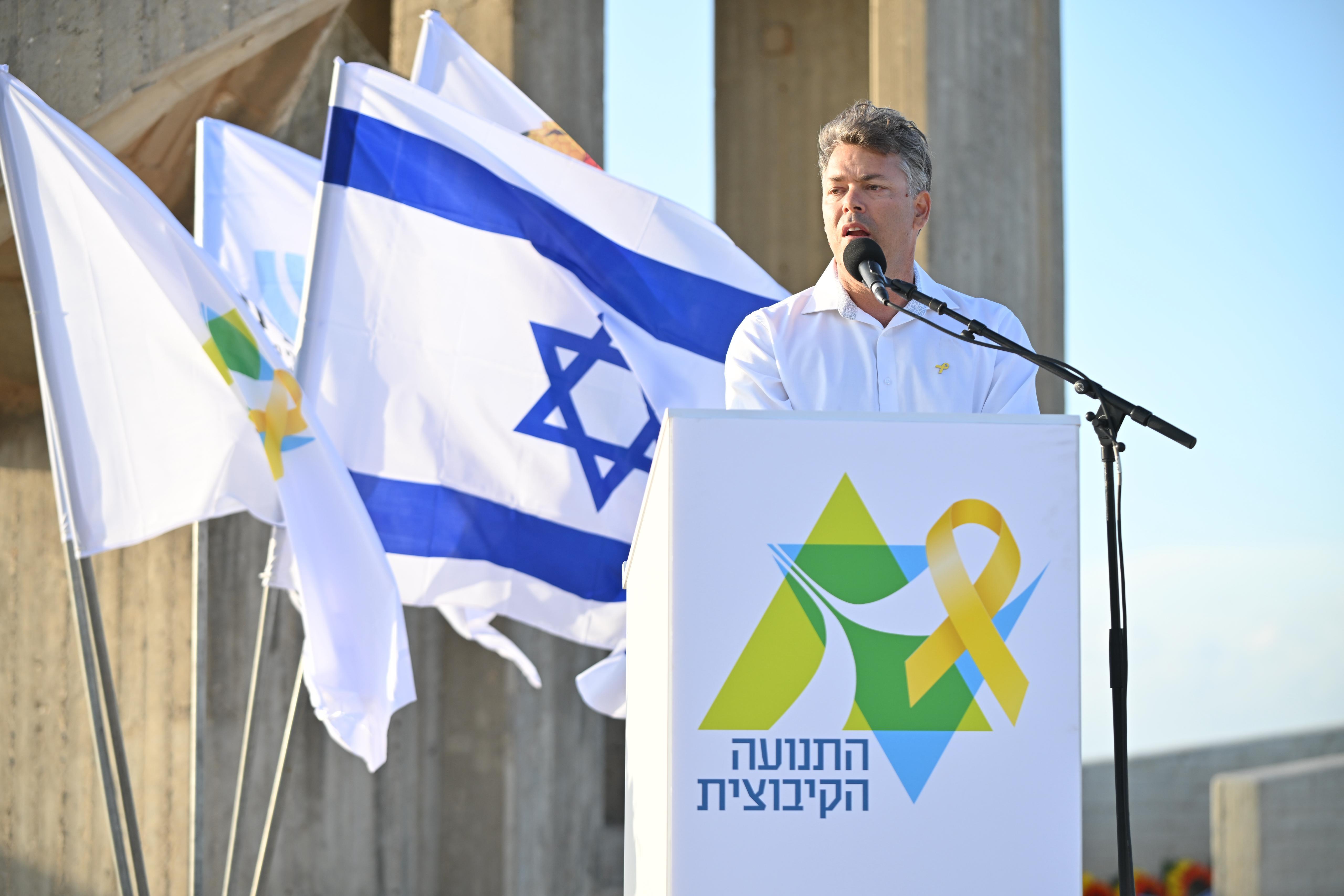 מזכ״ל התנועה הקיבוצית ליאור שמחה באנדרטת חללי הקיבוצים. (צילום: אלעד גוטמן)