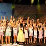 קהילה חוגגת