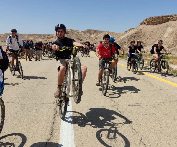 תמונה מתוך מסע י"ב האחרון בערבה התיכונה. צילום: ניר לביא